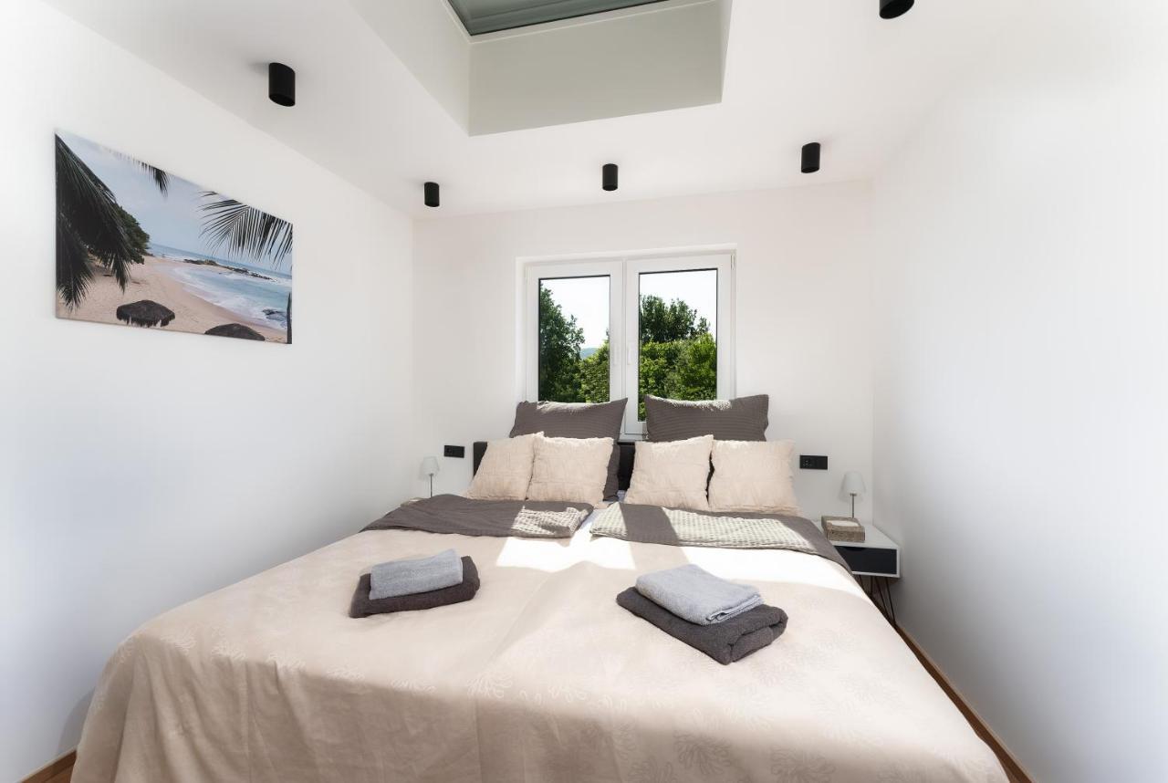 Gemuetliches Und Lichtdurchflutetes Penthouse Mit Sternenhimmelblick, Boxspringbett Und Terrasse - Gute Anbindung An Die Innenstadt カッセル エクステリア 写真